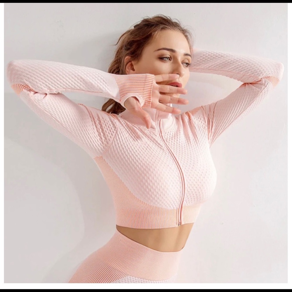 Astoria Momentum zip crop jacket **NWT**